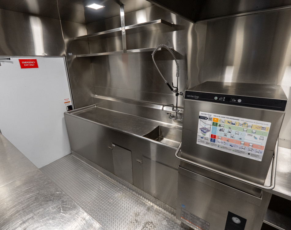 24 Foot Dishwashing Trailer Photo 4