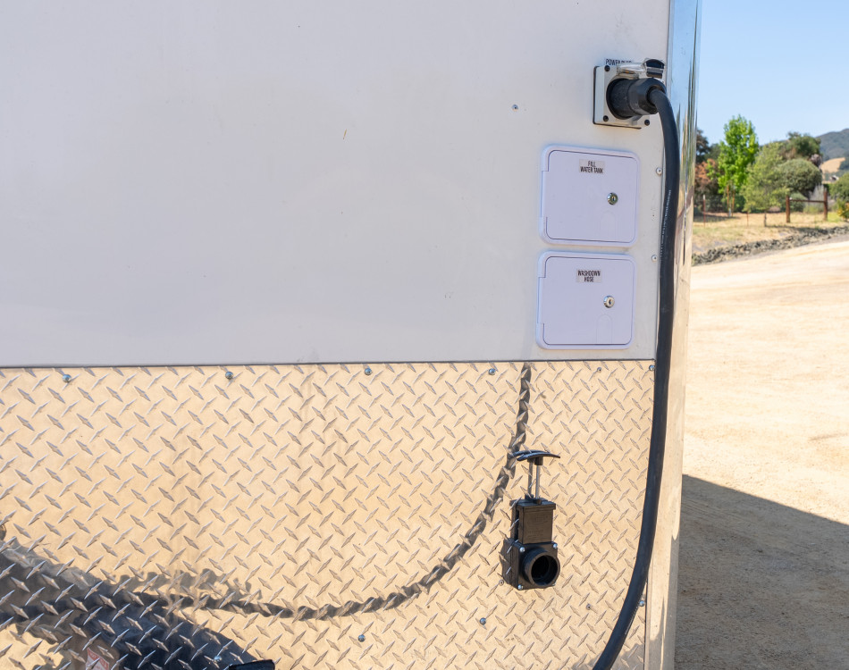 32 Foot Prep Kitchen Trailer Photo 5